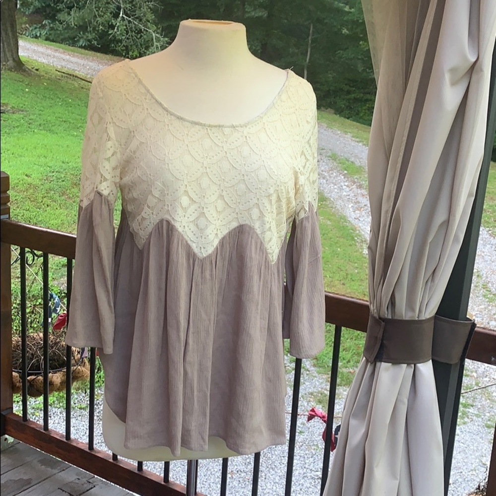 🤎 entro top small tan cream and lace 🤎